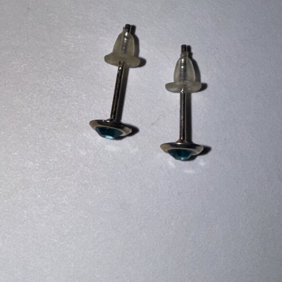 5 Mm Round Aqua Blue Cz And Sterling Post Earrings - Picture 9 of 11